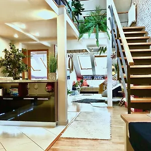 https://duplex-with-quite-terrace-on-wenceslas-sq.praguehotelsweb.com